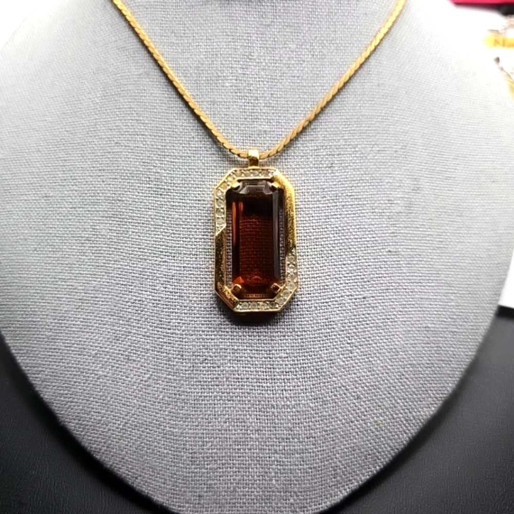 Vintage Monet Goldtone and Amber Colored Pendant Necklace